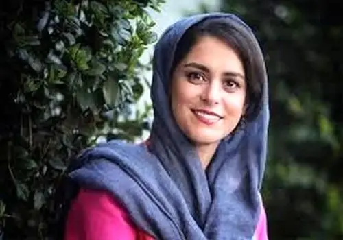 استایل کلاسیک غزل شاکری؛ ترکیب هوشمندانه توربان و پیراهن گره‌دار