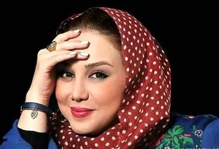 بهنوش بختیاری با این استوری، سالگرد ازدواج پدر و مادرش را تبریک گفت + عکس
