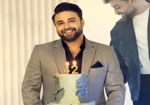 همسر خواننده محبوب با استایل جالب جلب توجه کرد
