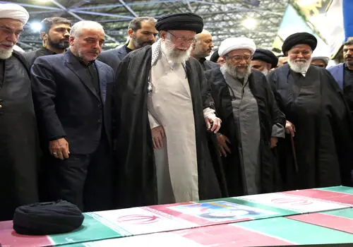 حضور رهبر معظم انقلاب در منزل شهید رئیسی 