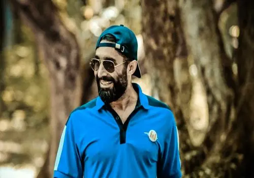 اولین تصویر از چهره متفاوت هادی کاظمی در فیلم حاشیه