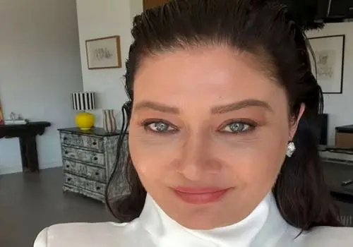 چهرۀ «نورگل یشیلچای» با چادر در ایران