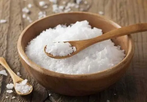 آب الکترولیت دار چیست و چه تاثیری بر سلامت و عملکرد بدن دارد ؟
