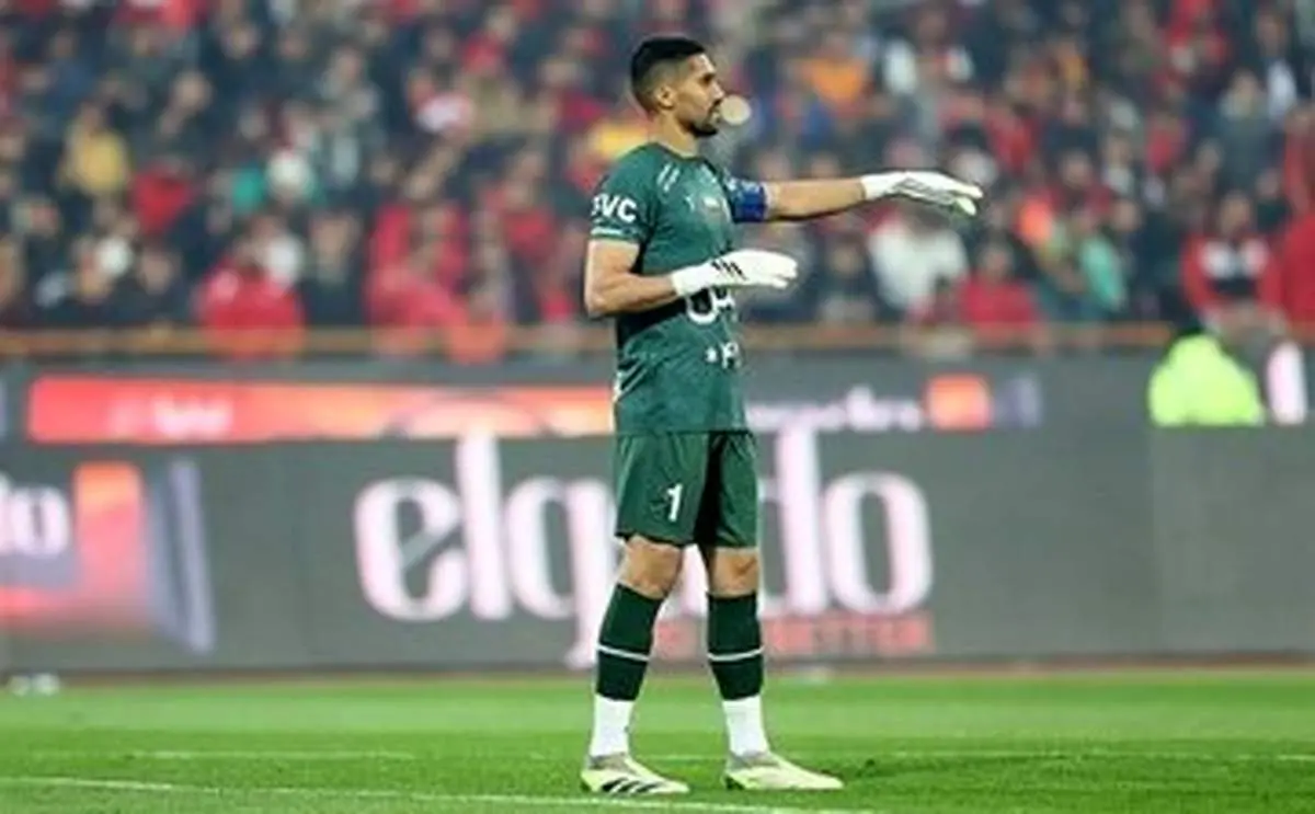 ابراز علاقه جالب یک پرسپولیسی به دروازه بان استقلال با یک بوسه!+ عکس