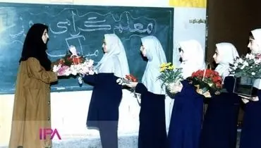 قاب جالب از یک مدرسه دخترانه در سال ۷۵
