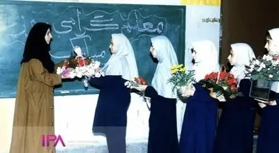قاب جالب از یک مدرسه دخترانه در سال ۷۵
