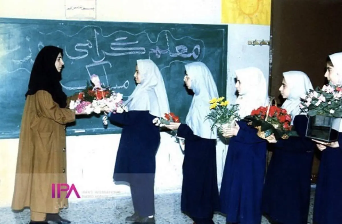 قاب جالب از یک مدرسه دخترانه در سال ۷۵
