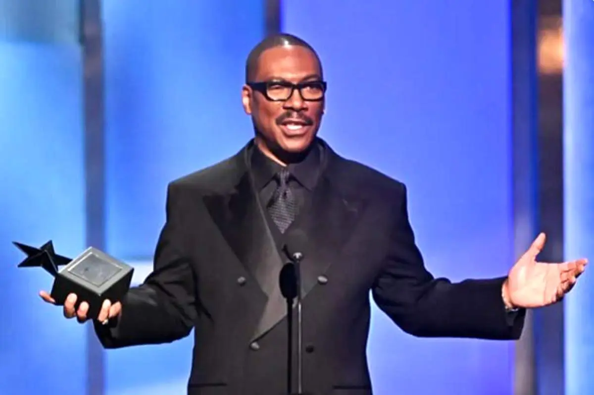 ادی مورفی با جایزه یک عمر دستاورد هنری تجلیل شد؛ این مرد بامزه است!