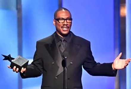 ادی مورفی با جایزه یک عمر دستاورد هنری تجلیل شد؛ این مرد بامزه است!