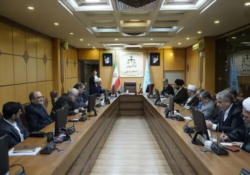 رئیس دیوان عالی کشور: نصرت الهی و حضور آگاهانه مردم دو‌بال بسیار اثرگذار در تقابل حق و باطل و پیروزی در برابر دشمنان است/ تنها راه مقابله با این توطئه‌ها مقاومت و ایستادگی است
