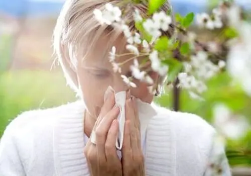 به محض قرار گرفتن در نور آفتاب عطسه می‌کنید؟ بخوانید
