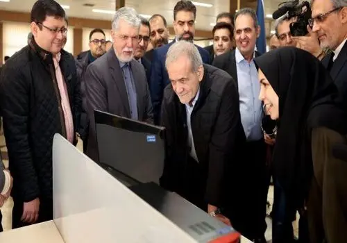 پزشکیان همراه با جمعی از ایتام افطار کرد