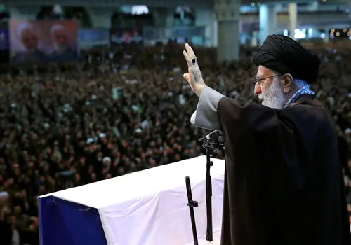 پاسخ رهبر معظم انقلاب به سوال پیرامون مسئولیت پرستاران در کمک به فرایض دینی بیماران