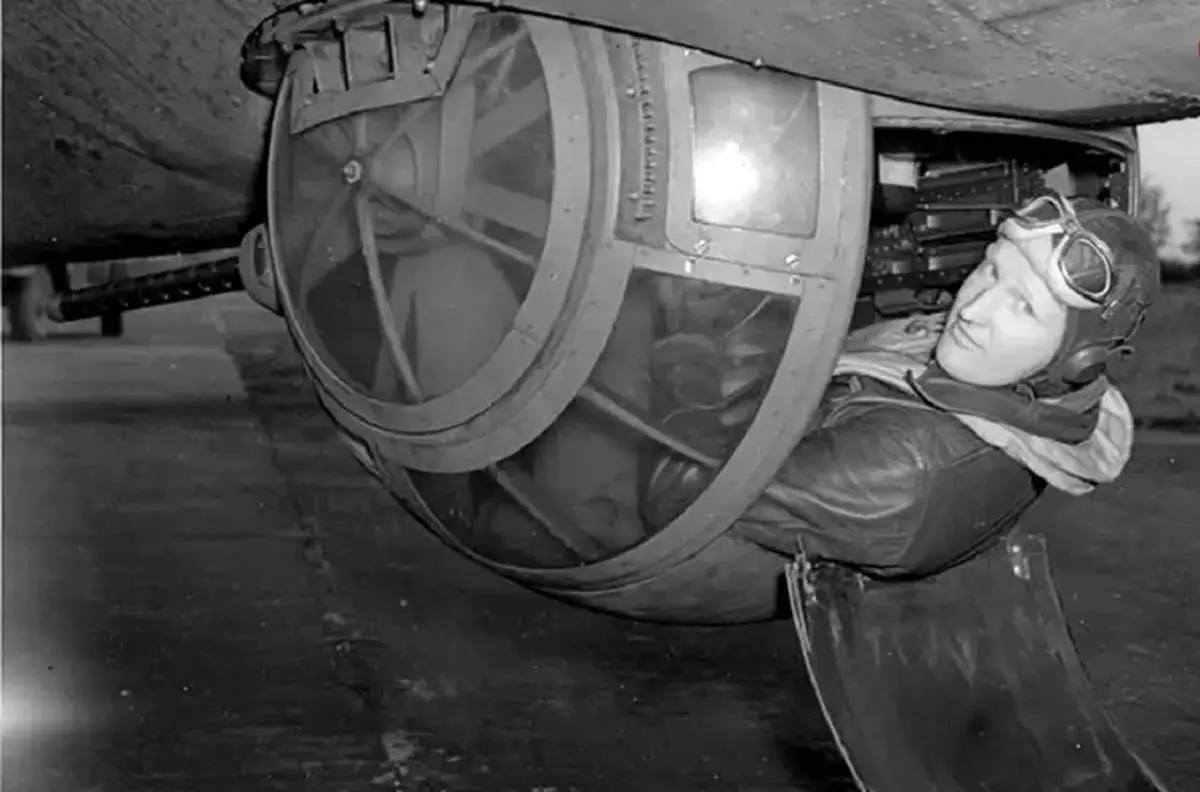 نگاهی به خطرناک‌ترین حرفه‌ها در جنگ جهانی دوم + عکس