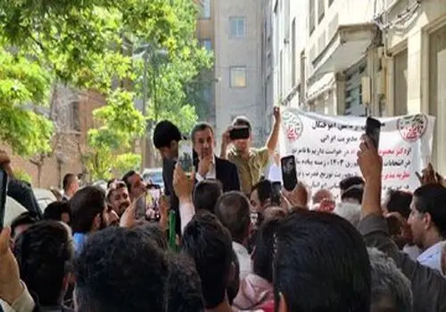اظهارات جالب یک خانم درباره خوشگلی احمدی نژاد+ فیلم