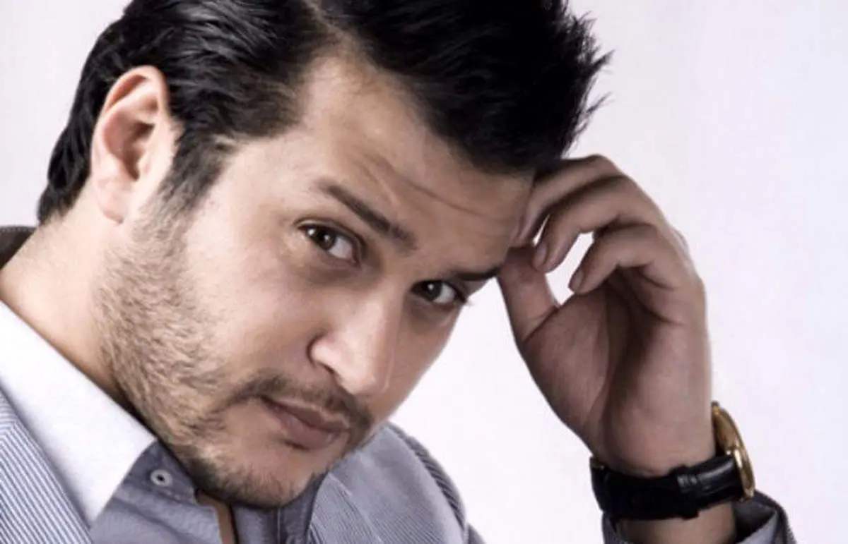 استایل زمستانی سیاوش خیرابی در کنار درخت کریسمس + عکس