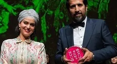 لحظه دریافت جایزه بهترین فیلم جشنواره آلیس توسط غزل شاکری+فیلم و عکس 