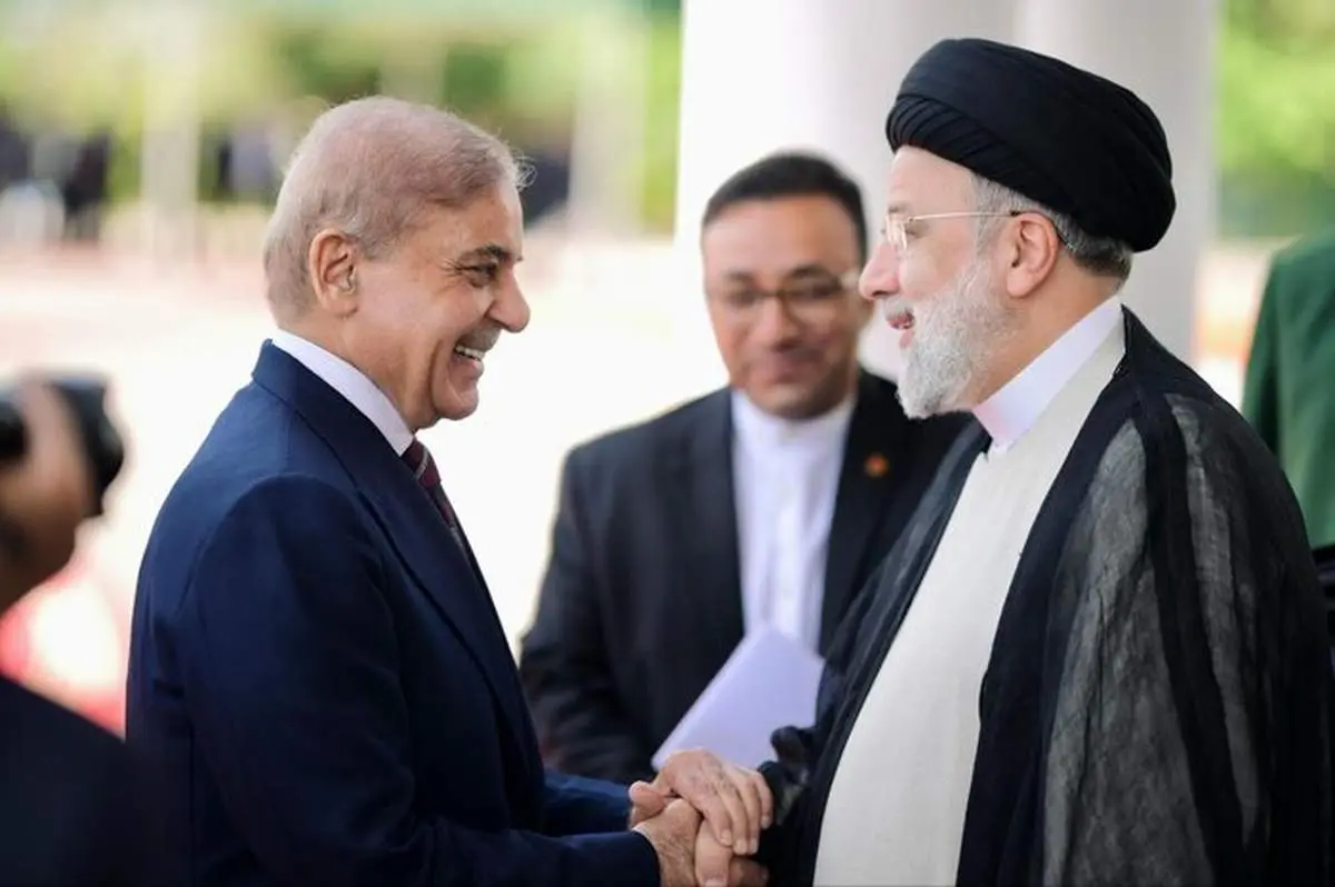  اسکورت عجیب زمینی و هوایی رئیسی در لاهور+ فیلم
