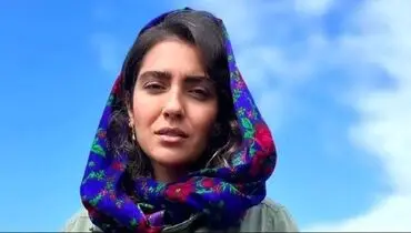 قابی زیبا از مونا کرمی کنار مادرش