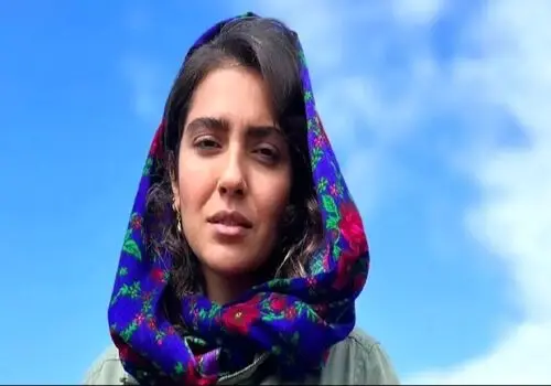 قاب گرم مادرانه: سلفی جدید مونا کرمی و پسرش در یک عصر پاییزی!