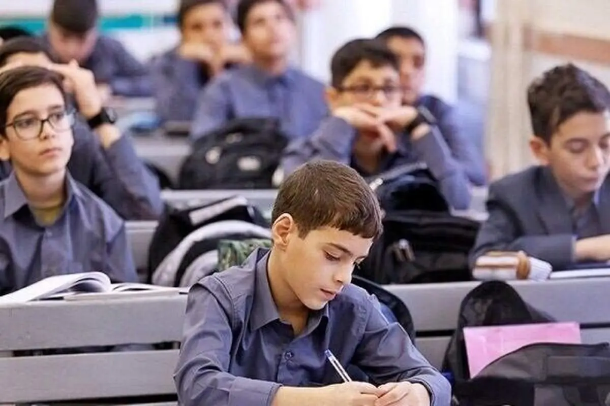 میز و نیمکت نامناسب مدرسه چه آسیبی به دانشآموزان میزند؟