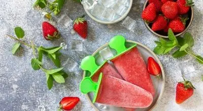 طرز تهیه یخمک توت‌فرنگی؛ دسر تابستانی ساده و فوری