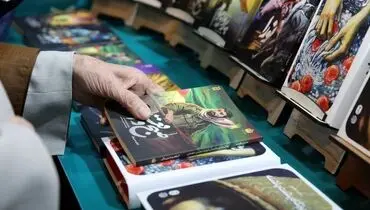 اولین تصاویر از بازدید رهبر انقلاب از نمایشگاه بین المللی کتاب