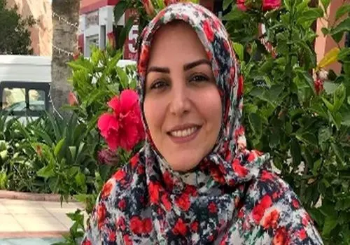 المیرا شریفیمقدم از عکس دورران کودکی و بامزهاش با چادر گلگلی