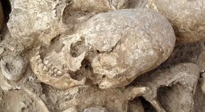 کشف  گودال عجیب و ترسناک 1200 ساله با جمجمه‌های باستانی در دل یک مزرعه + عکس
