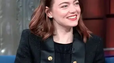 وقتی فرش قرمز تبدیل به صحنه مد می‌شود؛ اما استون در لباس لویی ویتون+تصویر