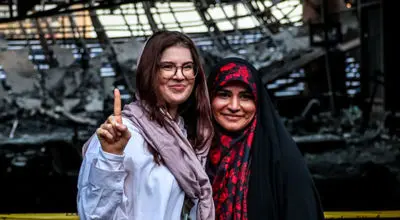 استایل دو خبرنگار خارجی در امامزاده صالح در سایت‌های خبری جنجالی شد