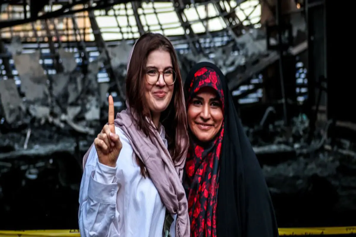استایل دو خبرنگار خارجی در امامزاده صالح در سایت‌های خبری جنجالی شد