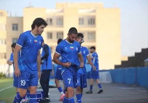 خدا نگذرد از کسانی که استقلال را به این شکل بستند