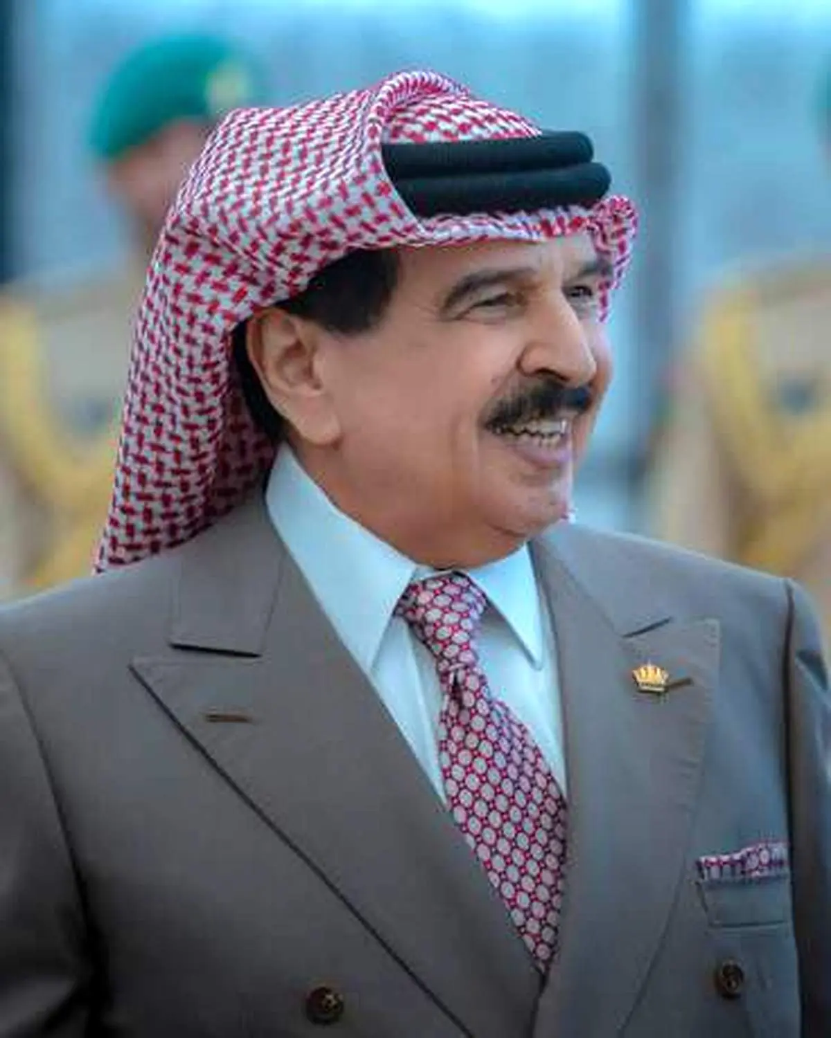 کتوشلوار و چفیه پادشاه بحرین در بریتانیا/عکس