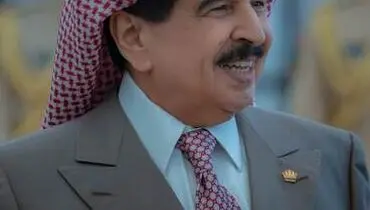کت‌وشلوار و چفیه پادشاه بحرین در بریتانیا/عکس