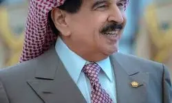 کت‌وشلوار و چفیه پادشاه بحرین در بریتانیا/عکس