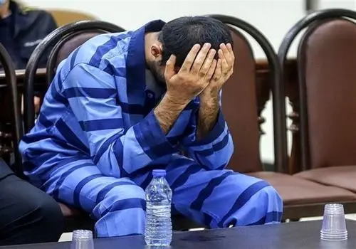 مرد جوانی مادر خود را با ۸ ضربه چاقو کشت؛ پرونده به دادگاه رفت