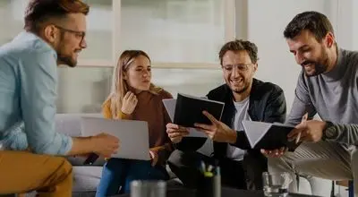 چطور یک آژانس تبلیغاتی حرفه‌ای پیدا کنیم؟ راهنمای جامع برای کسب‌وکارها