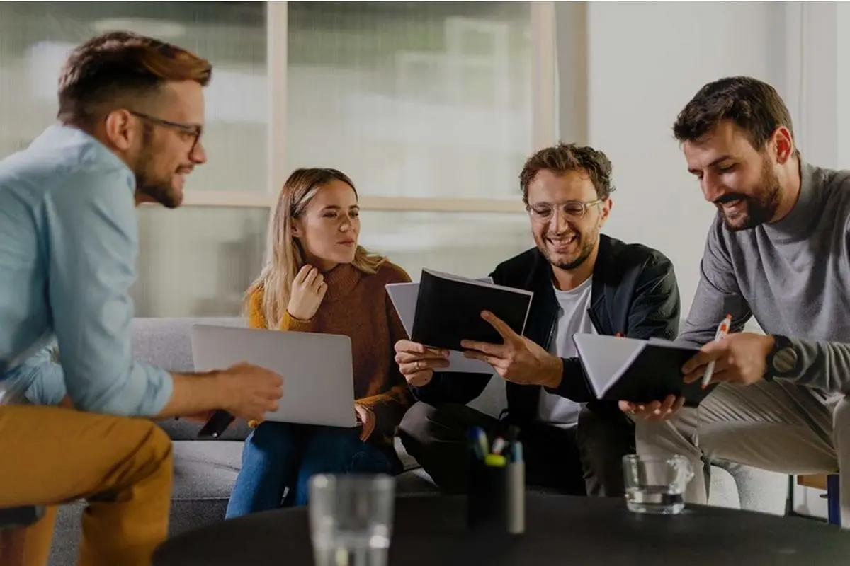 چطور یک آژانس تبلیغاتی حرفهای پیدا کنیم؟ راهنمای جامع برای کسبوکارها