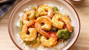میگو سرخ‌شده با سبزیجات؛ ترکیبی سالم، سریع و خوشمزه+ تصاویر