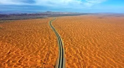 معما در بیابان؛ پیدا شدن یک شیء عجیب داغ! + عکس