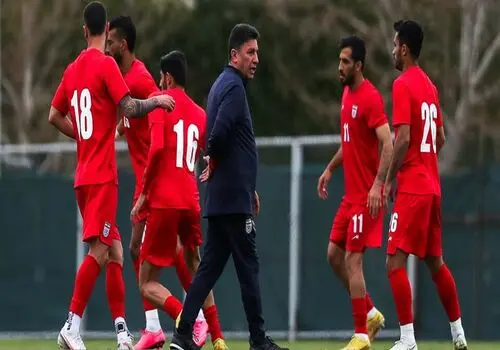لحظه ورود ادگار داویدز، اسطوره فوتبال هلند به ایران+ فیلم