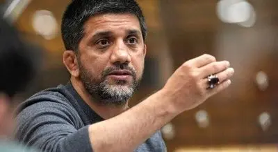 دبیر: آن رییس فاسد فدراسیون کشتی بگوید مدال قهرمانان چه شد!