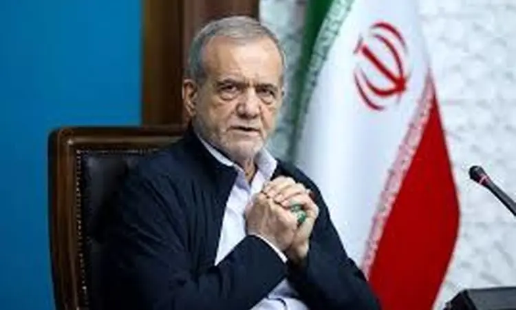 حضور پزشکیان در مراسم عزاداری شب سوم محرم در تهران + فیلم