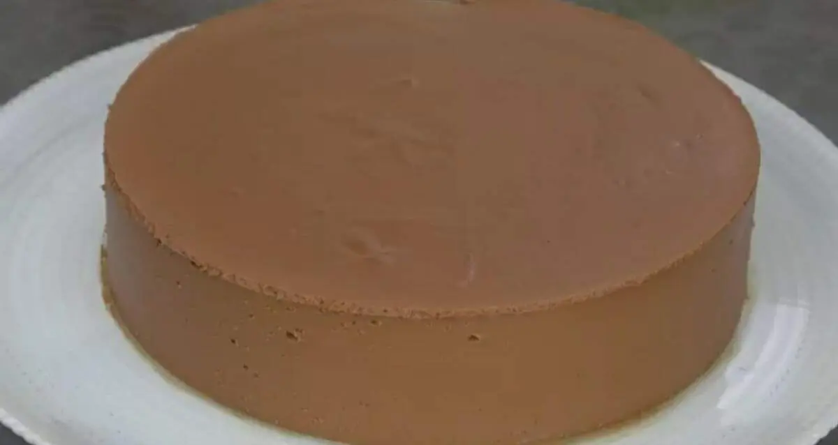 طرز تهیه لذیذترین کیک شکلاتی فقط با ۲ قلم مواد بدون نیاز به فر + فیلم/ سریع ترین دسر یخچالی شکلاتی با سیب