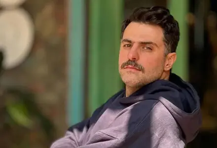 علی ضیا با انتشار عکسی عاشقانه، خبر ازدواجش را تأیید کرد