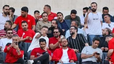 حضور پروین و هنرمندان پرسپولیسی در ورزشگاه آزادی برای تماشای بازی مقابل مس رفسنجان+ فیلم
