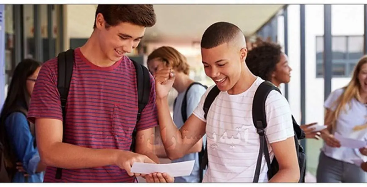 ایا گرایش نوجوان ها به هم سن سالان خود یک نوع خود شناسی است ؟ 