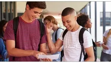 ایا گرایش نوجوان ها به هم سن سالان خود یک نوع خود شناسی است ؟ 