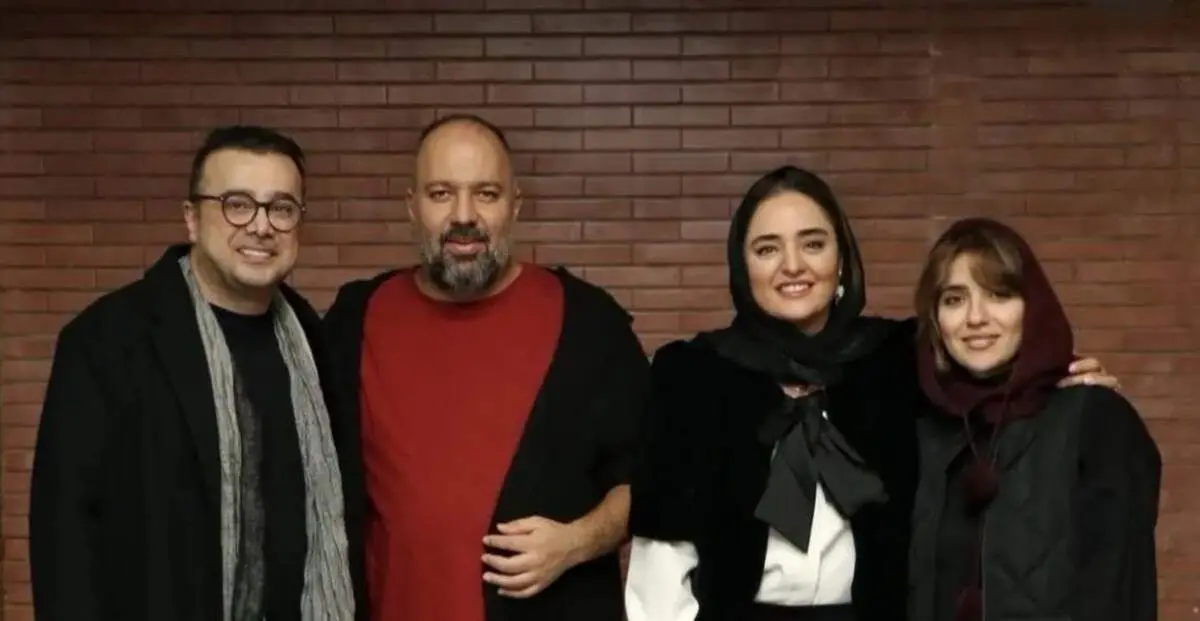 قاب مشترک هنرمندان در سالن نمایش؛ وقتی کمند امیرسلیمانی و علی اوجی مهمان تئاتر می‌شوند!